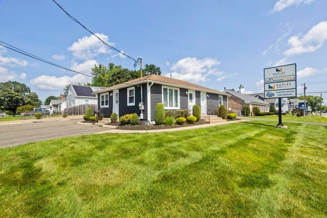 660 Springfield St, Agawam MA 01030