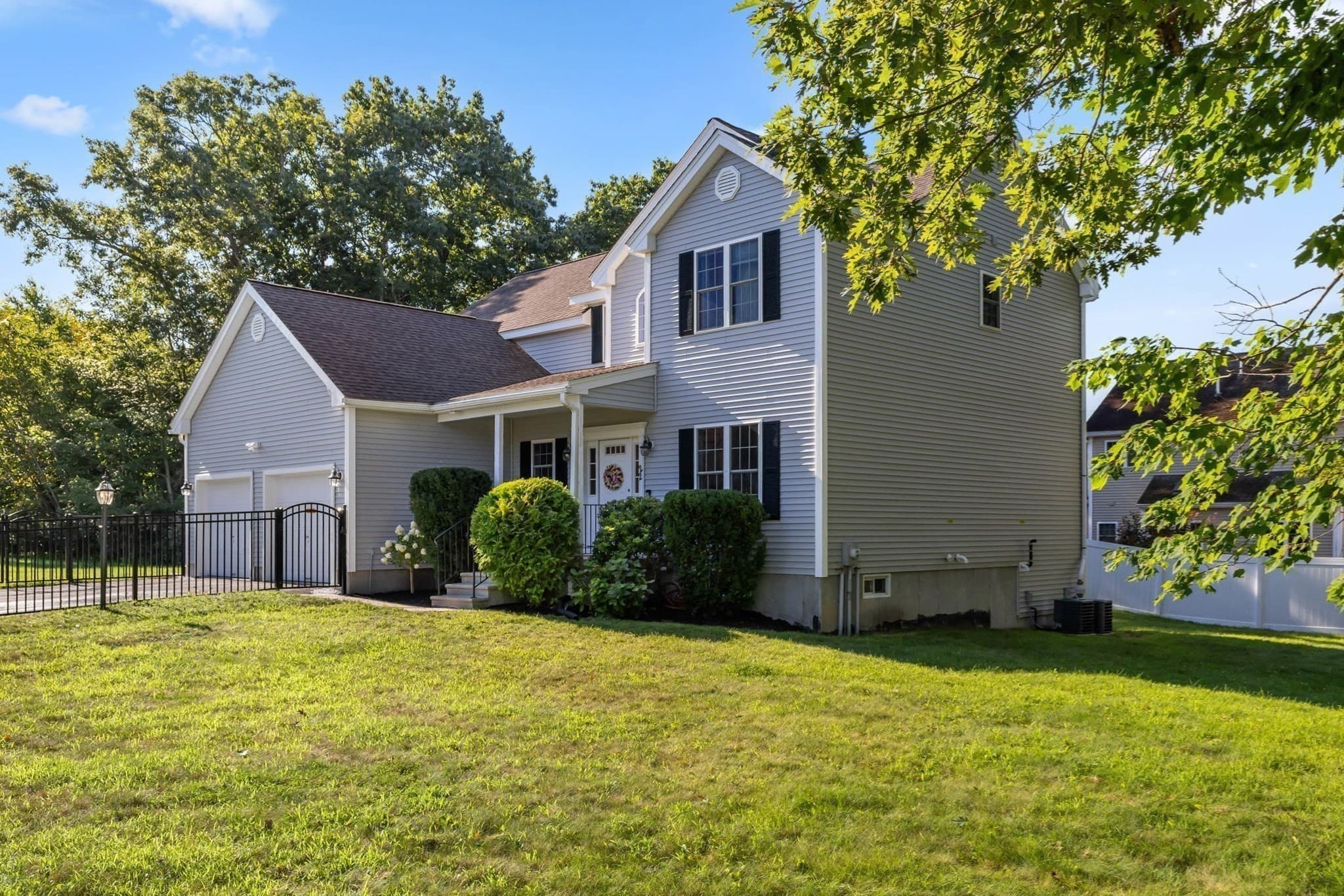 Single Family Residence at 22 W Ledge Rd, Clinton MA 01510, Clinton, photo 33 of 36