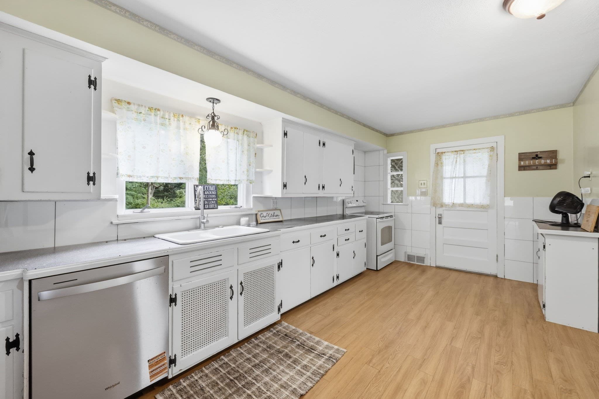 Single Family Residence at 63 Goodwin St, Springfield MA 01151, Springfield, photo 4 of 42