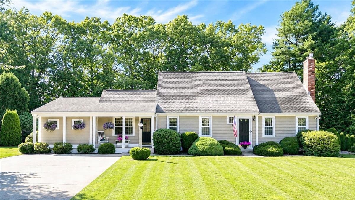 3 Copper Beech Dr, Kingston MA 02364
