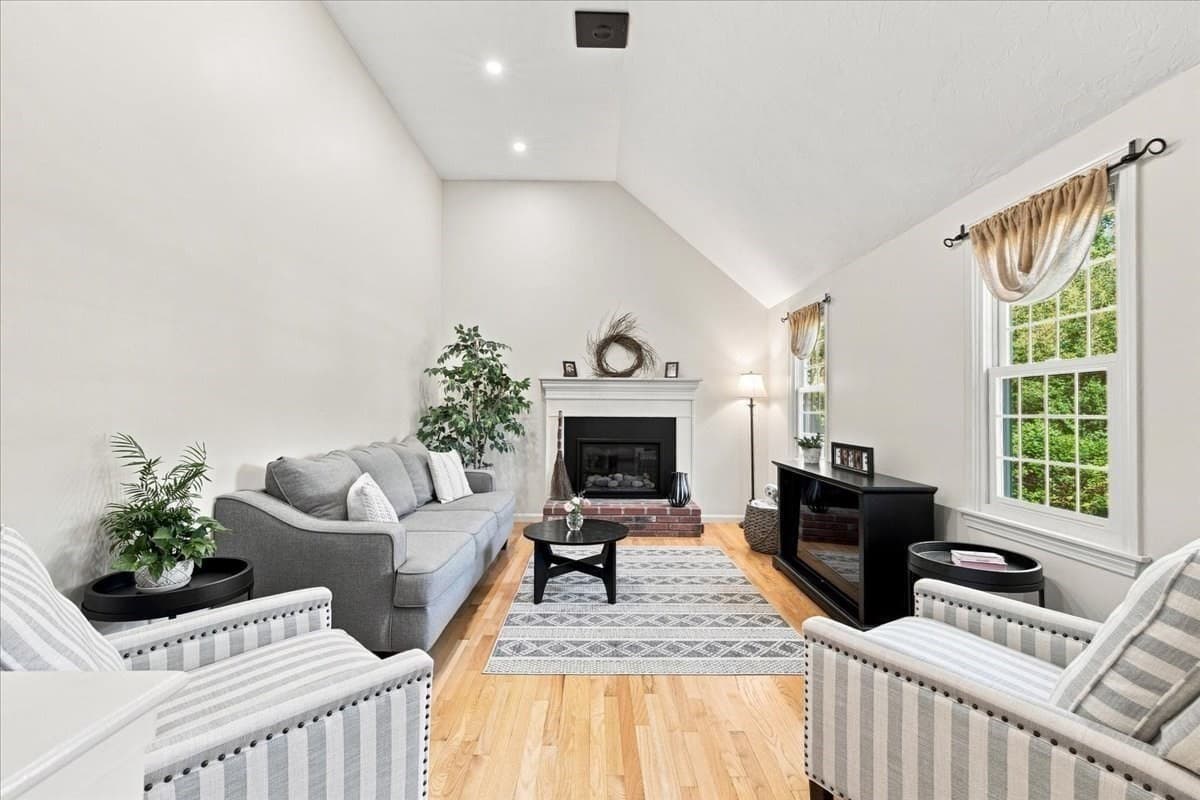 Single Family Residence at 3 Copper Beech Dr, Kingston MA 02364, Kingston, photo 10 of 37