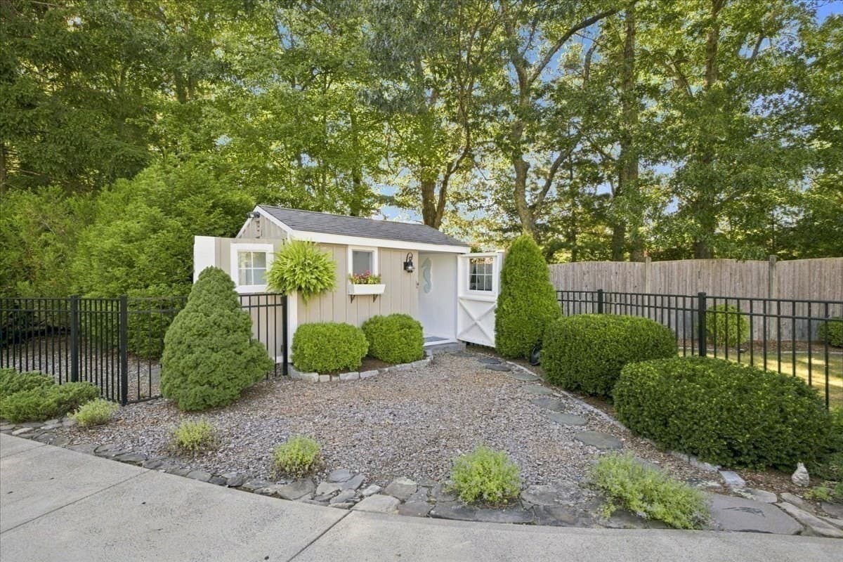 Single Family Residence at 3 Copper Beech Dr, Kingston MA 02364, Kingston, photo 35 of 37