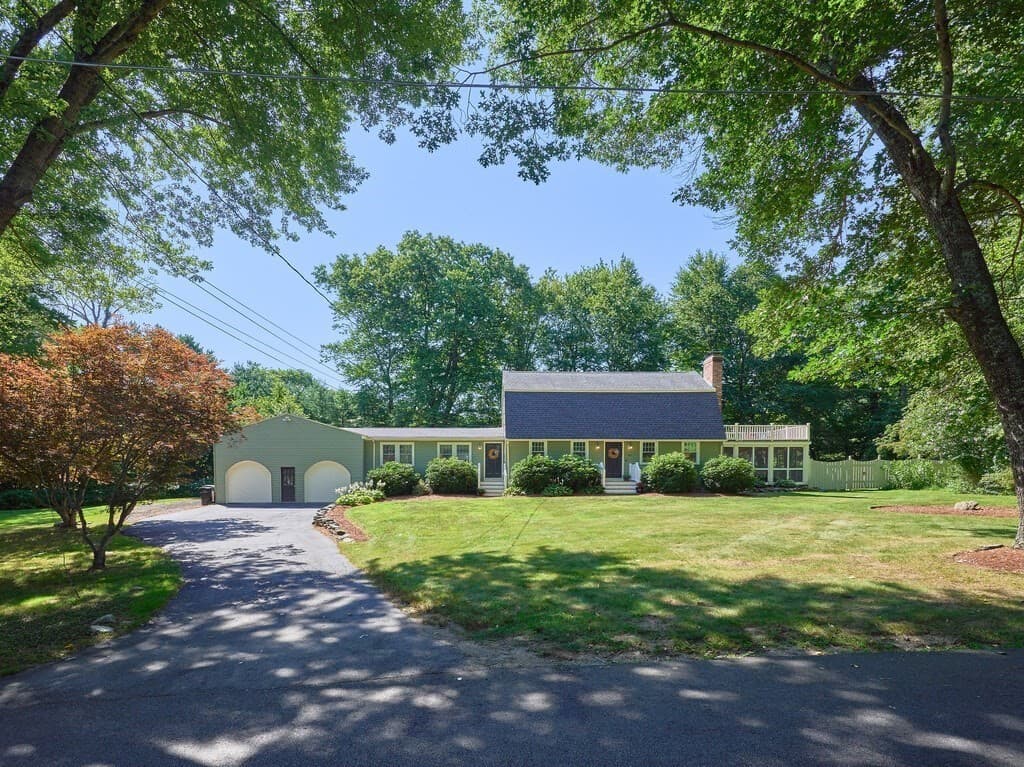 69 Walnut St, Upton MA 01568