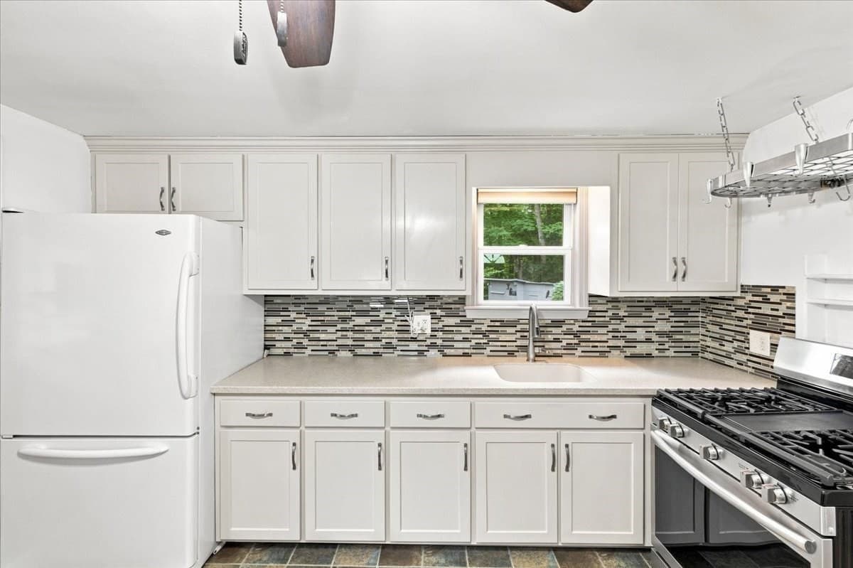 Single Family Residence at 8 Cross St, Halifax MA 02338, Halifax, photo 9 of 42