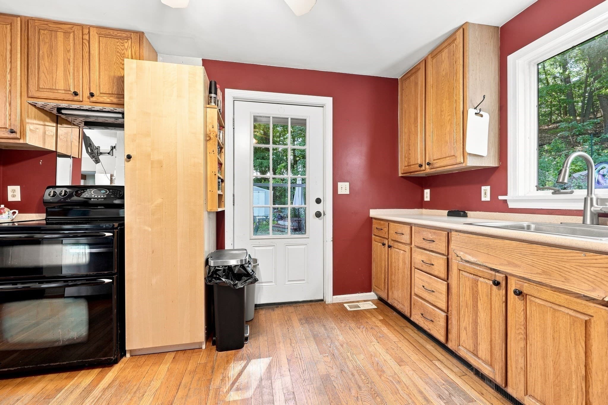 Single Family Residence at 79 Waverly Rd, Woburn MA 01801, Woburn, photo 10 of 37