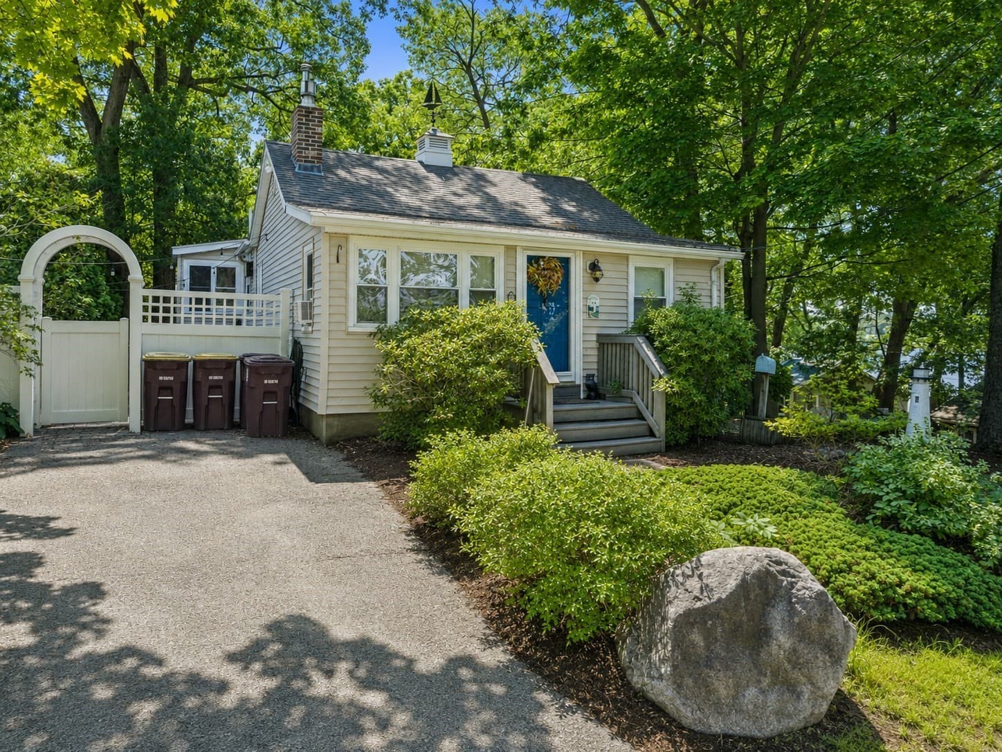 Single Family Residence at 15 Morningside Path, Weymouth MA 02189, photo 2 of 38
