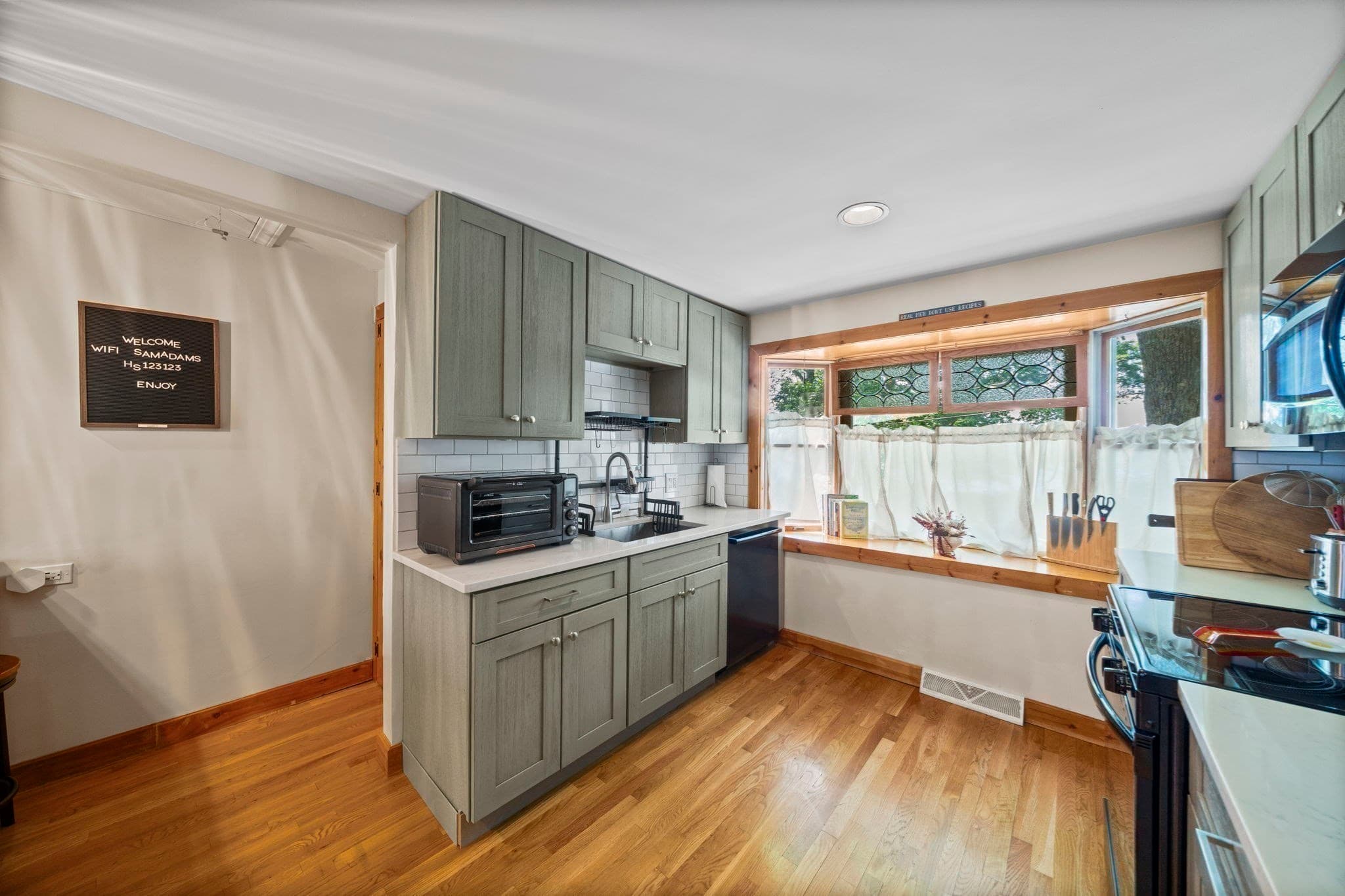 Single Family Residence at 15 Morningside Path, Weymouth MA 02189, photo 7 of 38