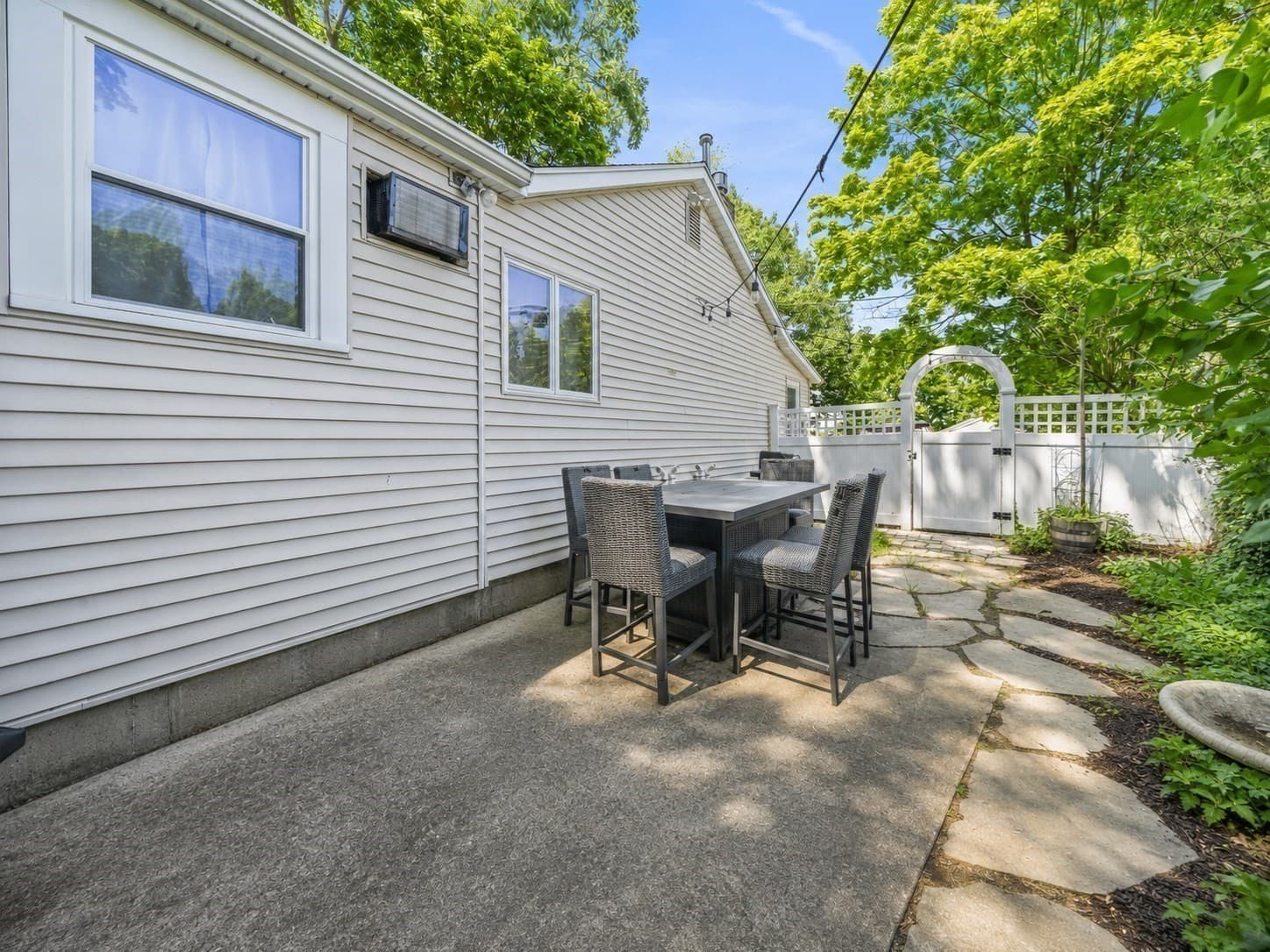 Single Family Residence at 15 Morningside Path, Weymouth MA 02189, photo 4 of 38