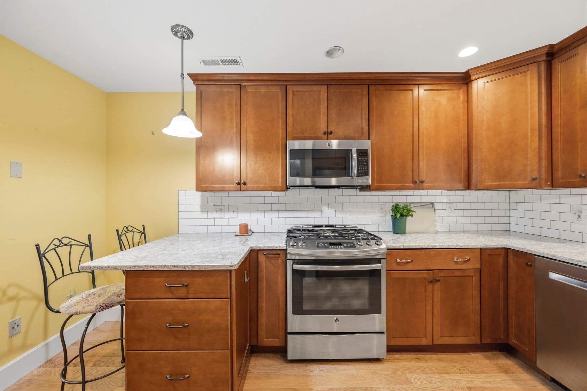 Condominium at 17 Walnut Court # 17, Rockland MA 02370, Rockland, photo 12 of 36