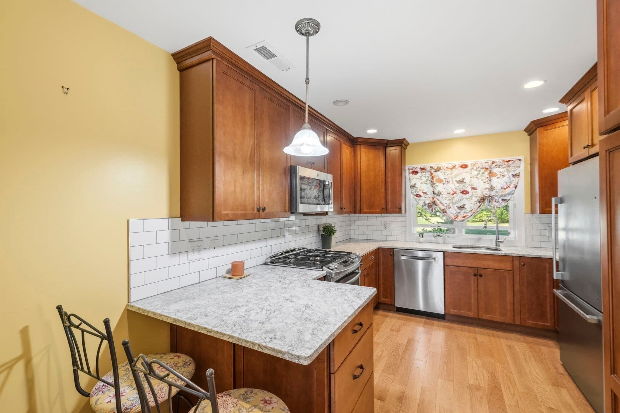 Condominium at 17 Walnut Court # 17, Rockland MA 02370, Rockland, photo 11 of 36
