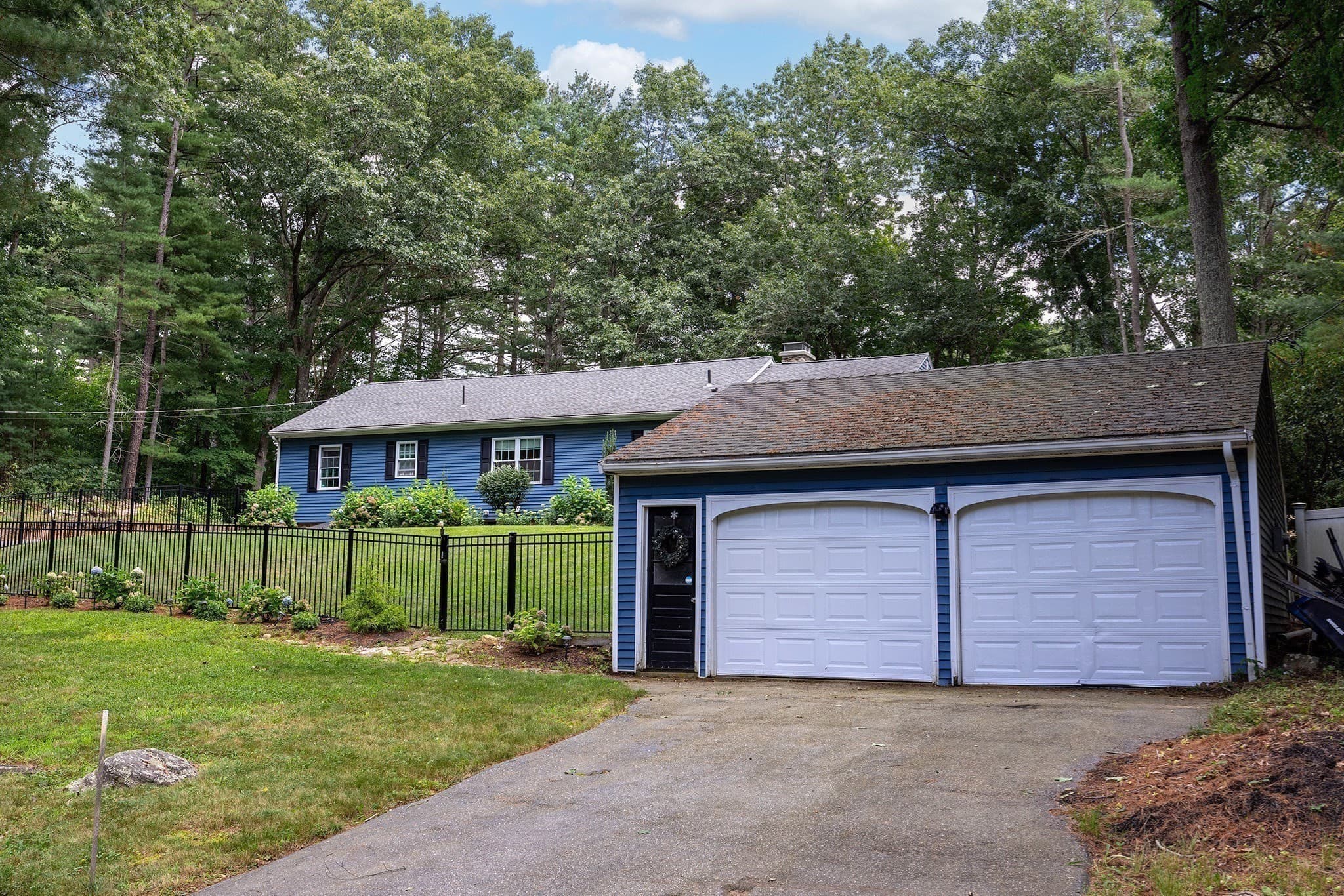 Single Family Residence at 17 Gardner Ave, Sturbridge MA 01566, Sturbridge, photo 2 of 41