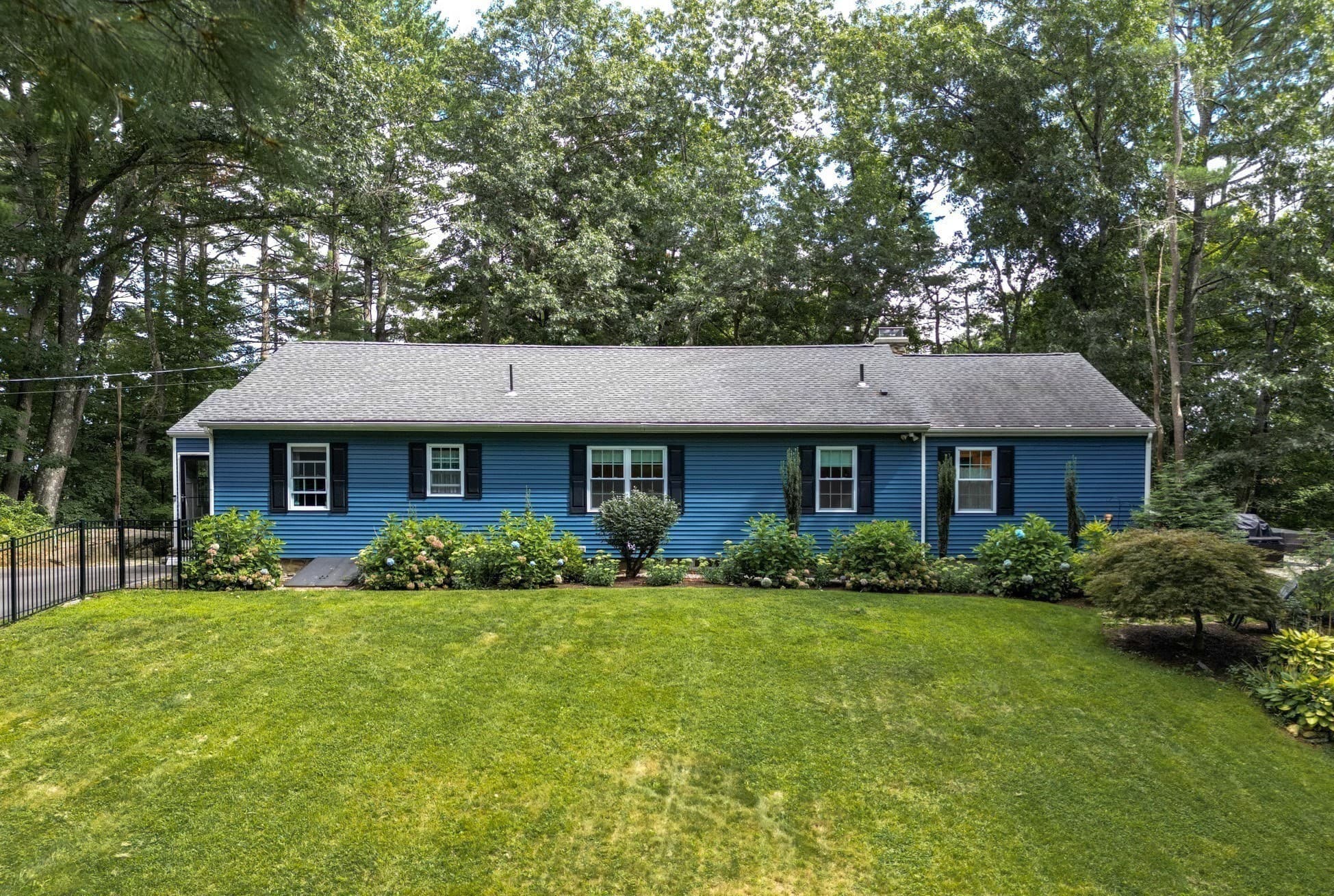 Single Family Residence at 17 Gardner Ave, Sturbridge MA 01566, Sturbridge, photo 3 of 41