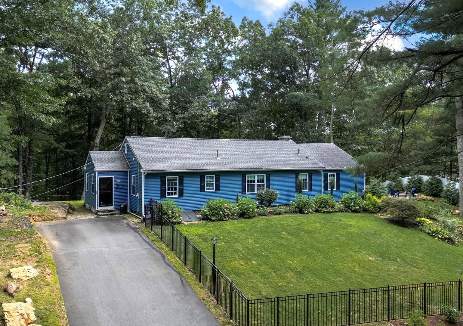 17 Gardner Ave, Sturbridge MA 01566