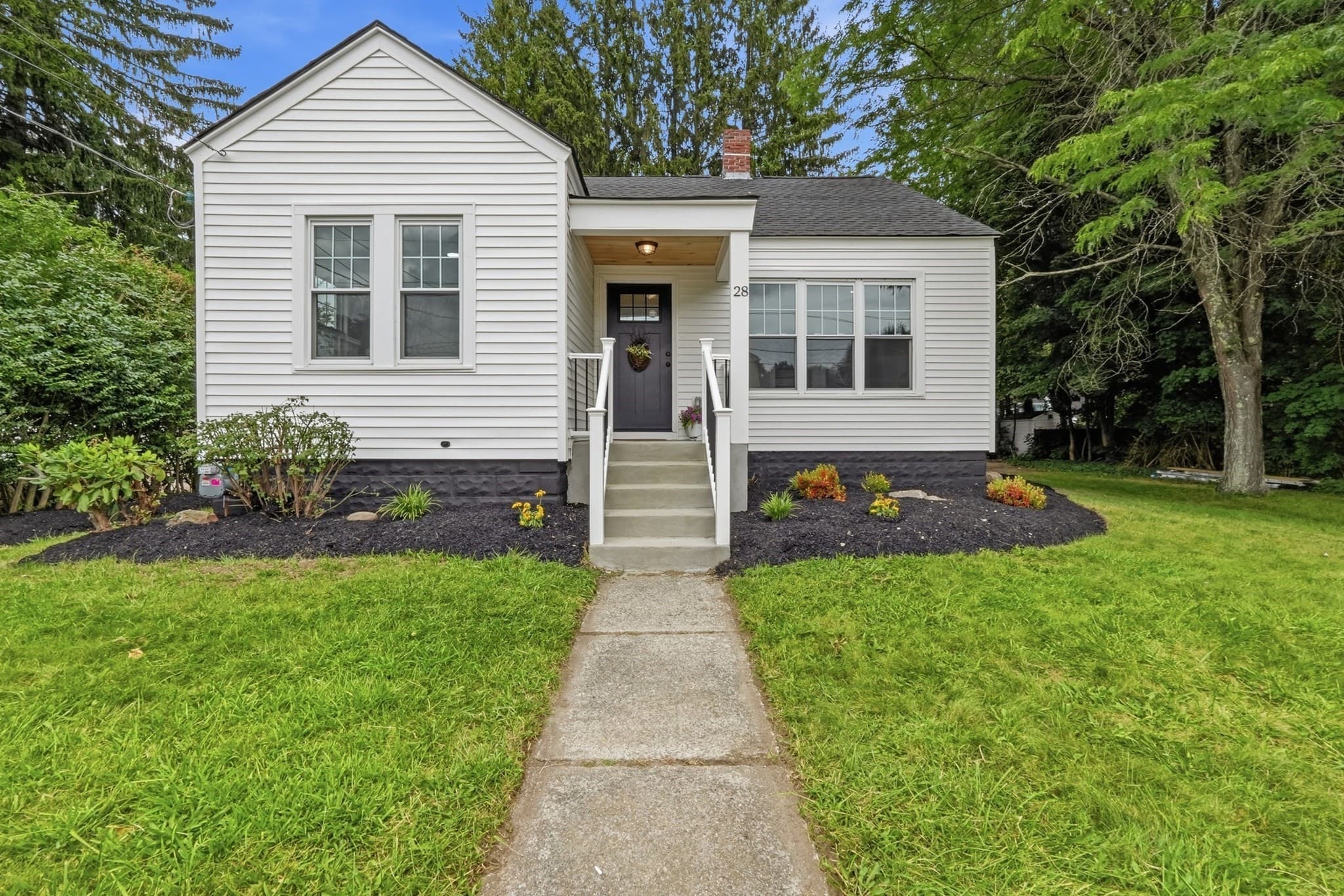 Single Family Residence at 28 Southold Rd, Worcester MA 01607, Worcester, photo 2 of 42
