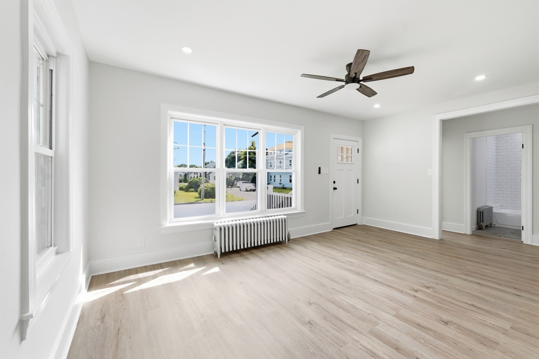 Single Family Residence at 28 Southold Rd, Worcester MA 01607, Worcester, photo 7 of 42