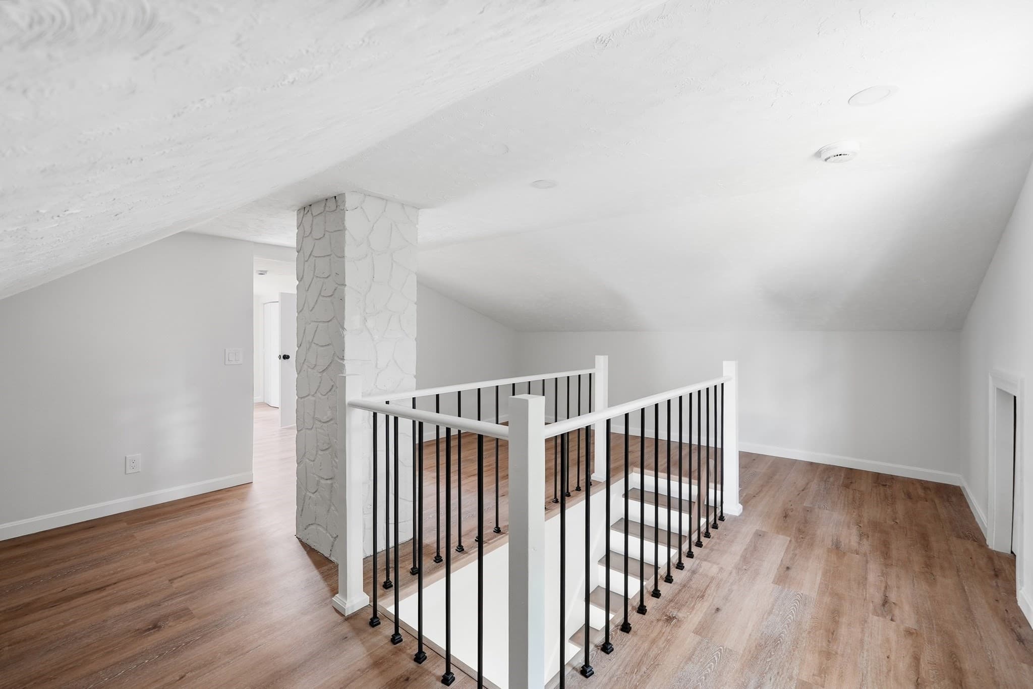 Single Family Residence at 28 Southold Rd, Worcester MA 01607, Worcester, photo 32 of 42
