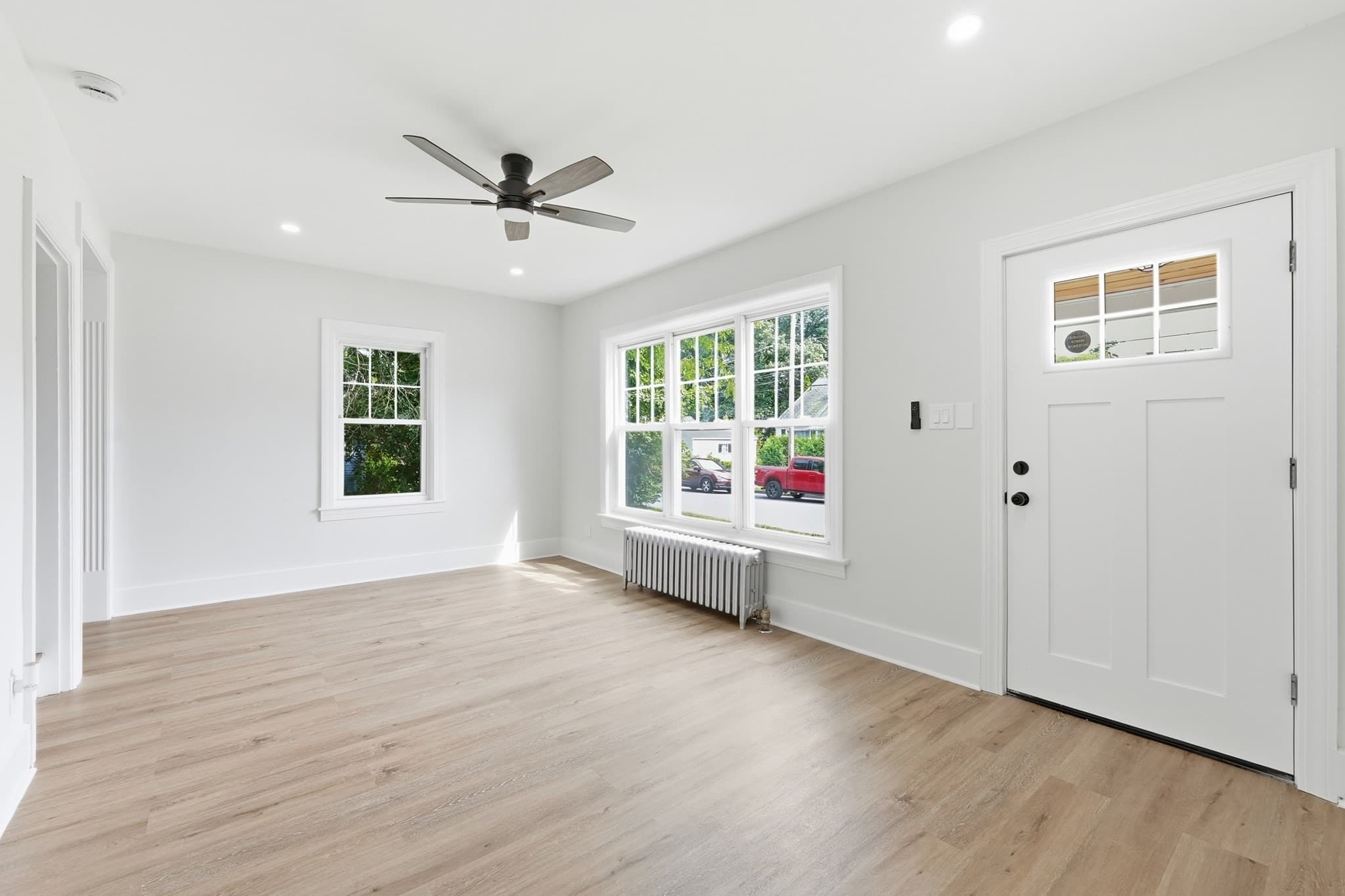 Single Family Residence at 28 Southold Rd, Worcester MA 01607, Worcester, photo 9 of 42