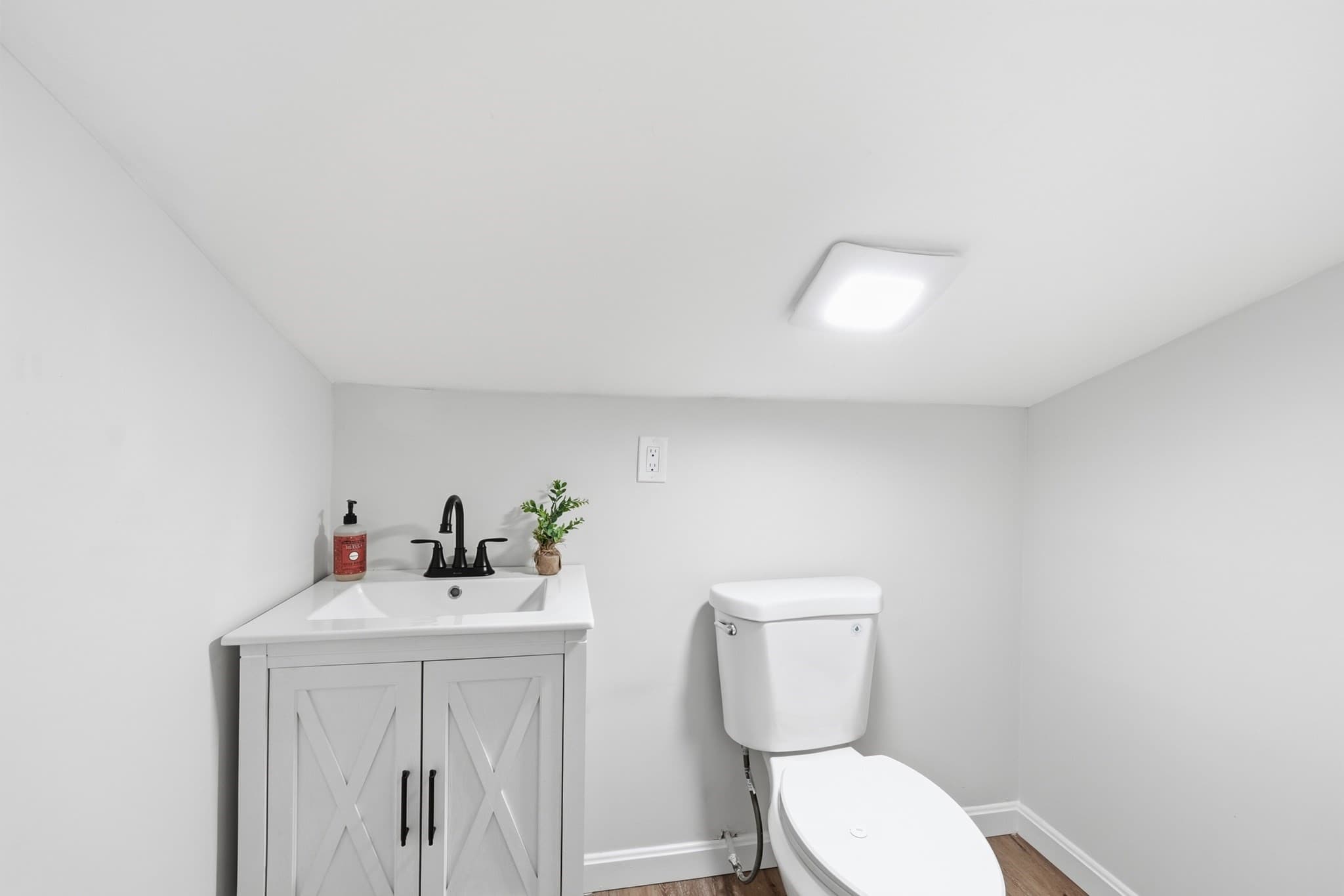 Single Family Residence at 28 Southold Rd, Worcester MA 01607, Worcester, photo 34 of 42