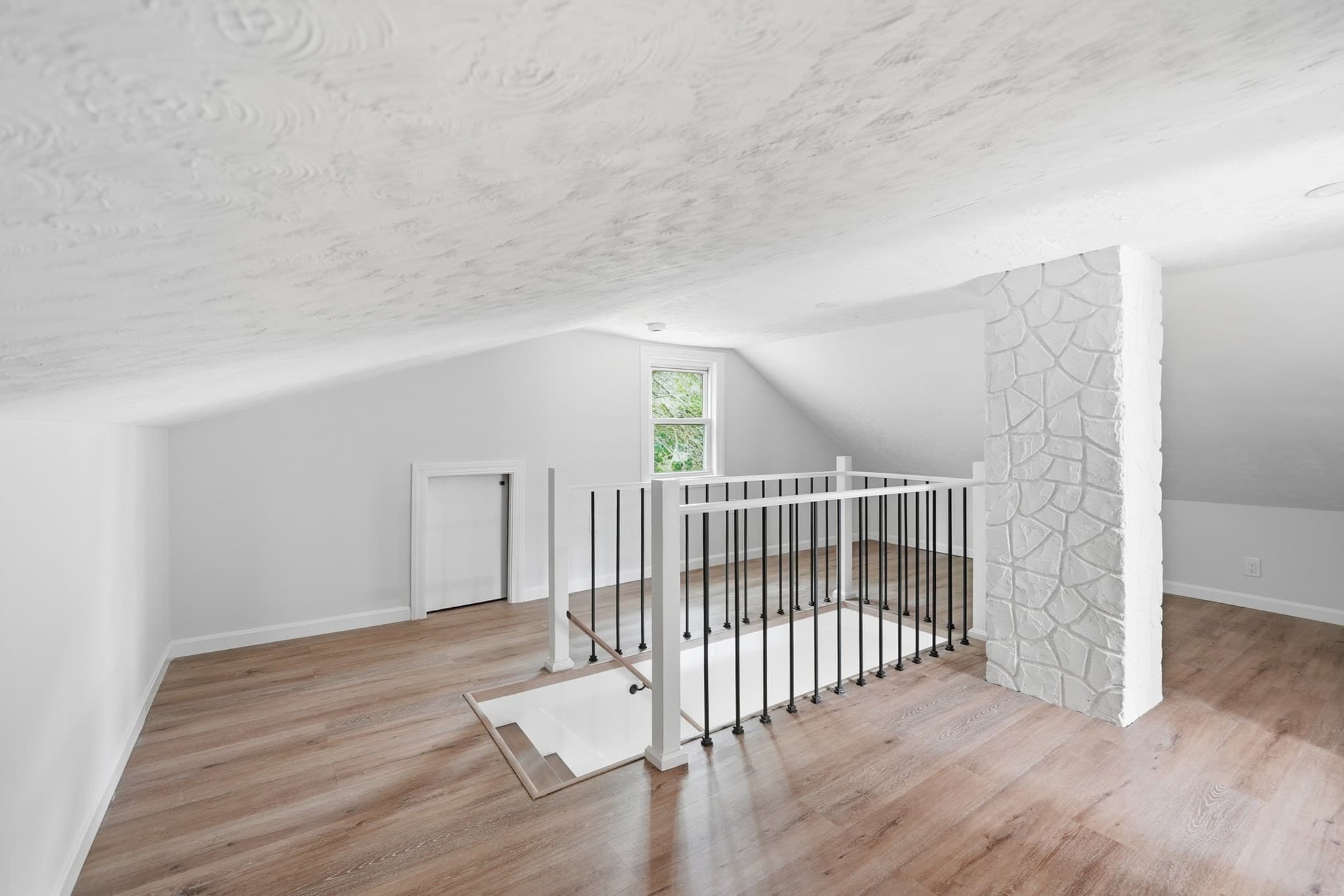 Single Family Residence at 28 Southold Rd, Worcester MA 01607, Worcester, photo 33 of 42