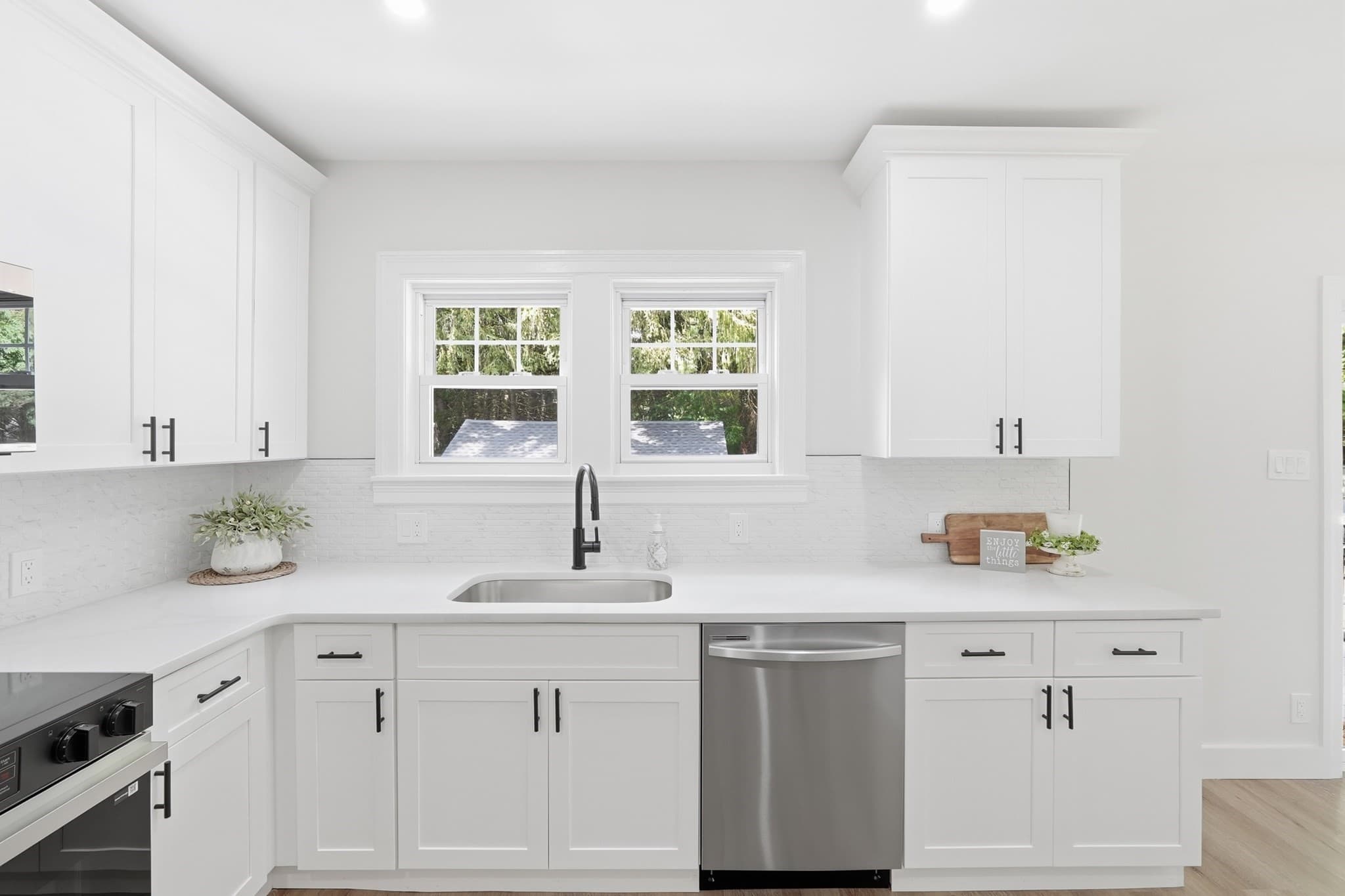 Single Family Residence at 28 Southold Rd, Worcester MA 01607, Worcester, photo 11 of 42
