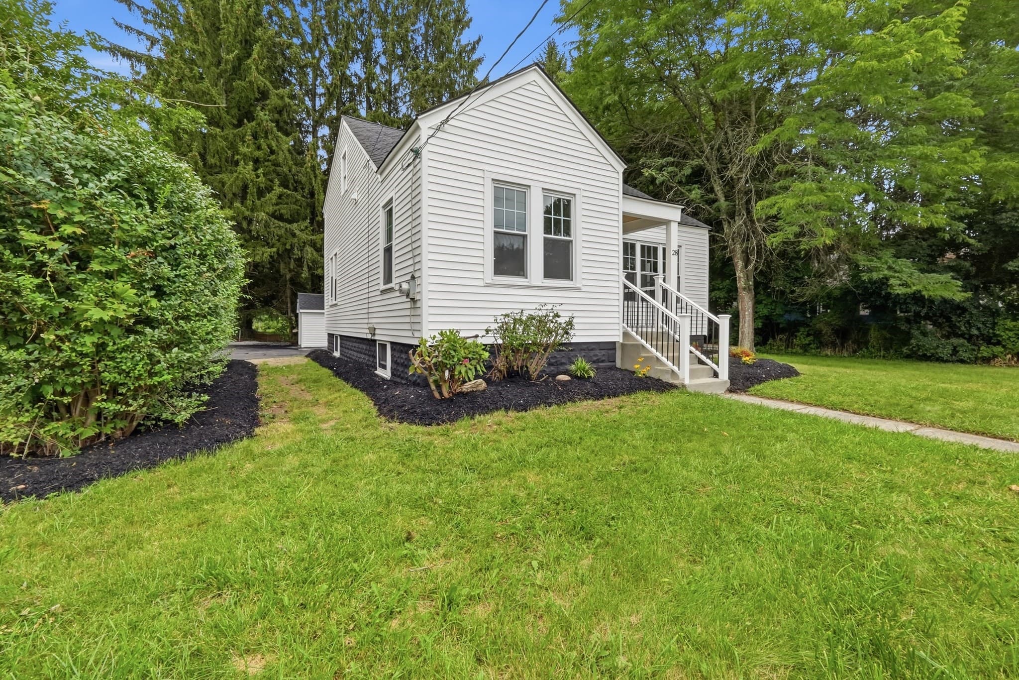 Single Family Residence at 28 Southold Rd, Worcester MA 01607, Worcester, photo 4 of 42