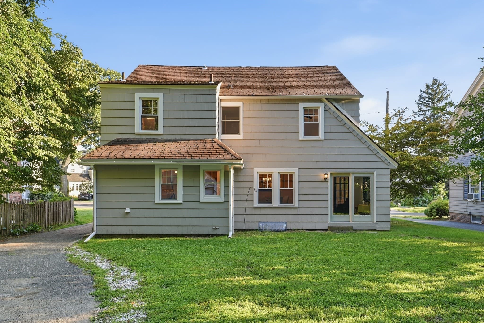 Single Family Residence at 130 Westmoreland Ave, Longmeadow MA 01106, Longmeadow, photo 2 of 42