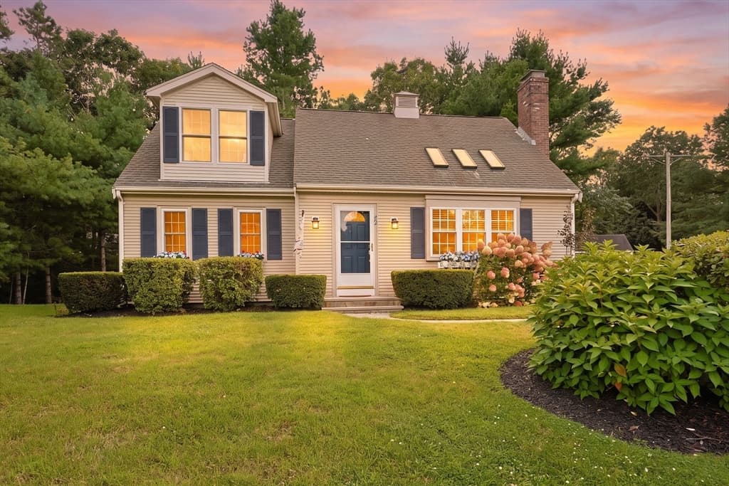 Single Family Residence at 75 Jobys Ln, Barnstable MA 02655, Barnstable, photo 2 of 28