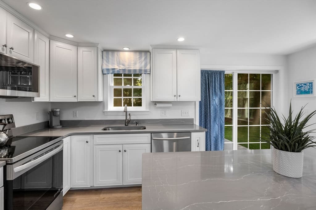 Single Family Residence at 75 Jobys Ln, Barnstable MA 02655, Barnstable, photo 11 of 28