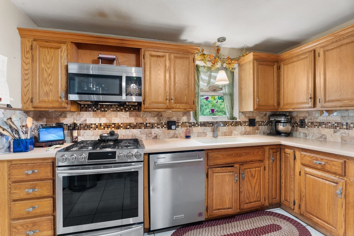 Single Family Residence at 1236 Woonsocket Hill Road, North Smithfield RI 02896, North Smithfield, photo 8 of 35