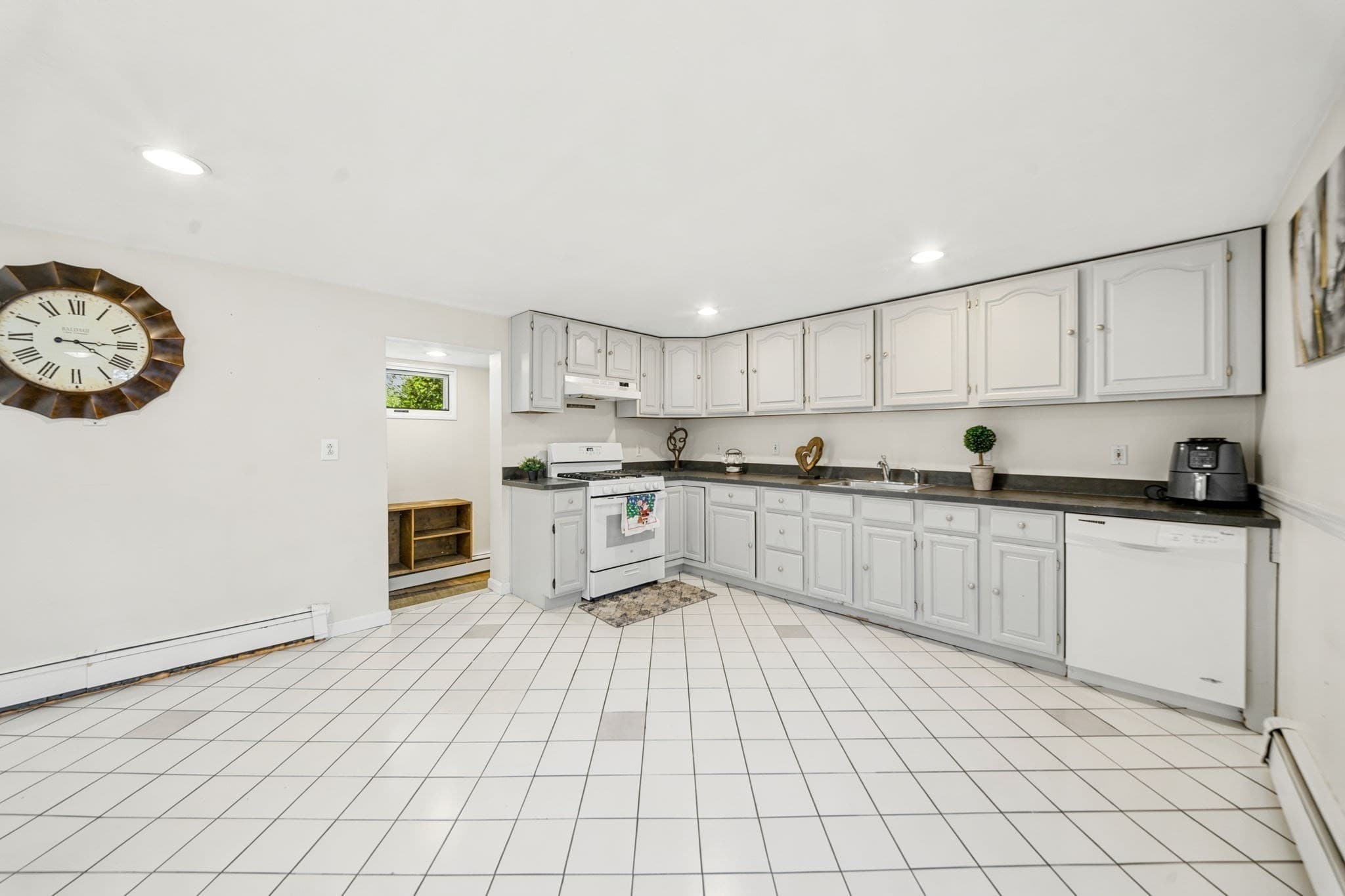 Multi Family at 14-16 Moore St, Quincy MA 02169, Quincy, photo 3 of 42