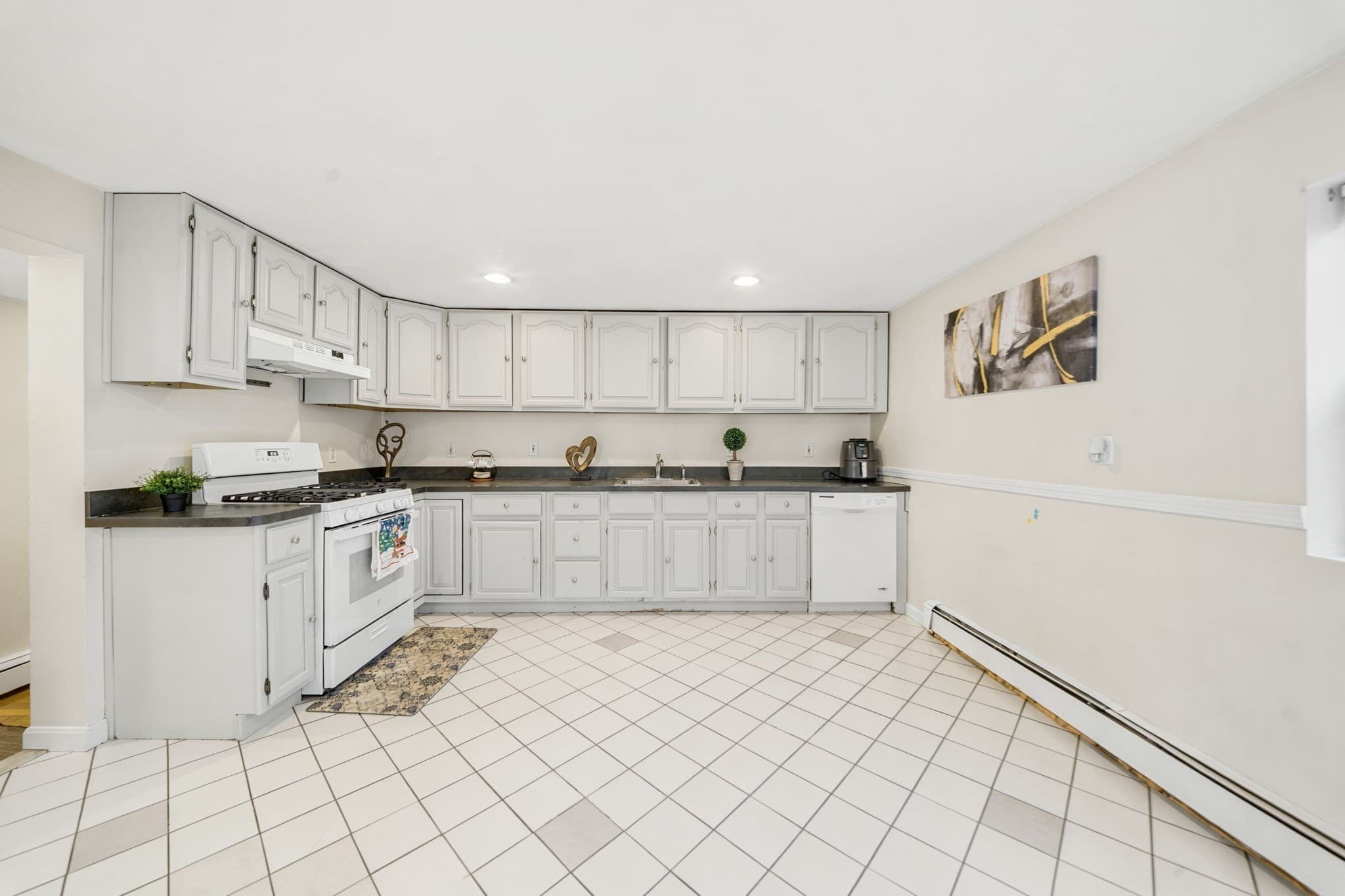 Multi Family at 14-16 Moore St, Quincy MA 02169, Quincy, photo 4 of 42