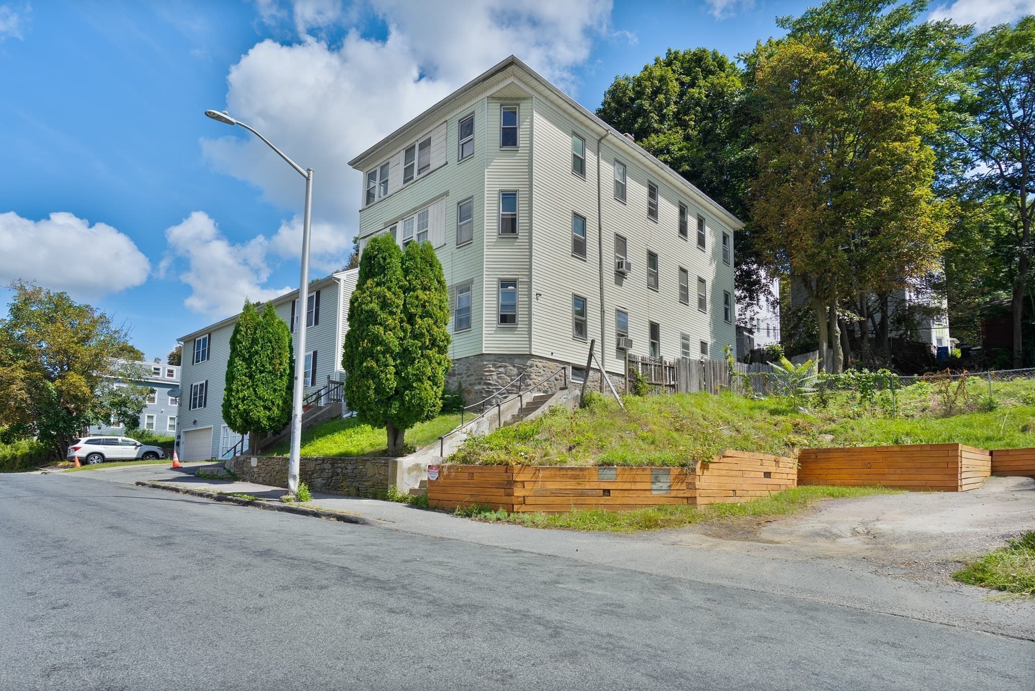 97 Eastern Ave, Worcester MA 01605