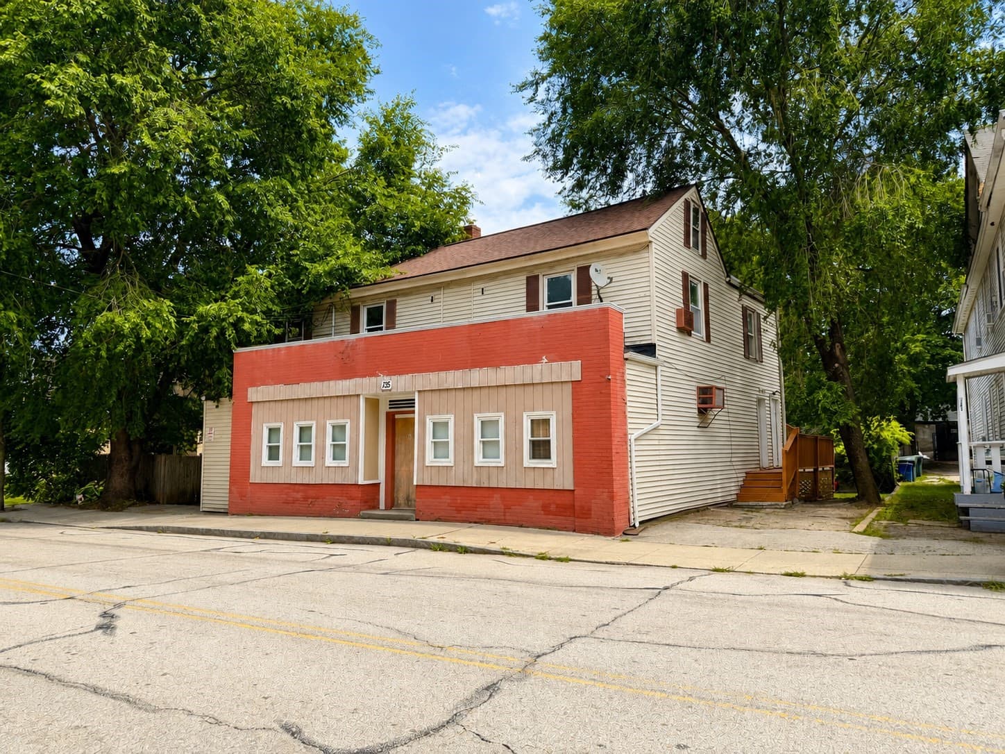135-137 Elm St, Southbridge MA 01550