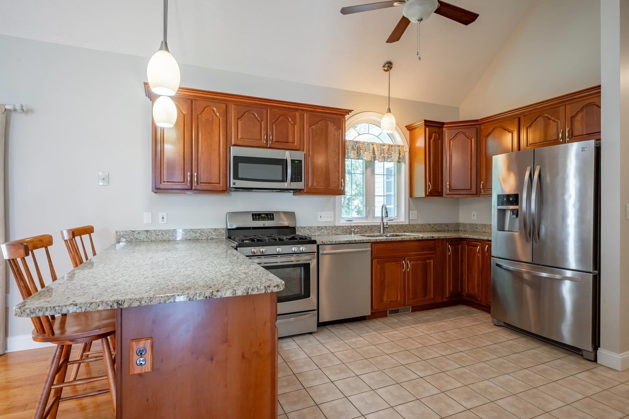 Condominium at 30 Holly Lane # 30, Dracut MA 01826, photo 6 of 42