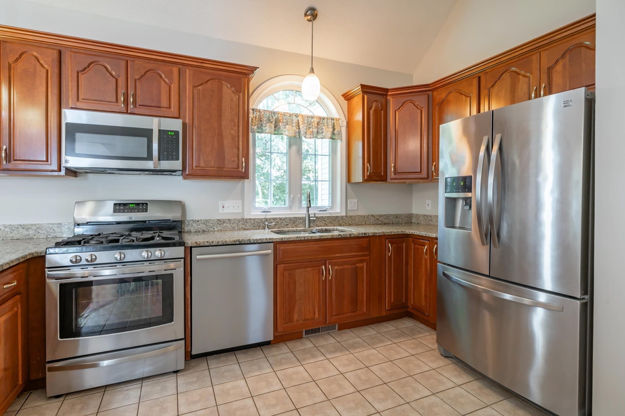 Condominium at 30 Holly Lane # 30, Dracut MA 01826, photo 5 of 42