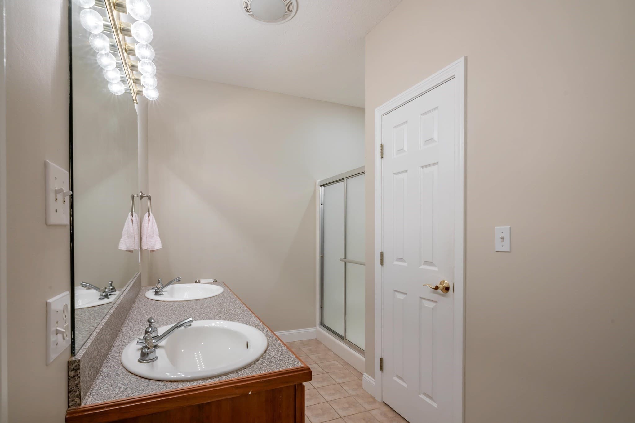 Condominium at 30 Holly Lane # 30, Dracut MA 01826, photo 24 of 42