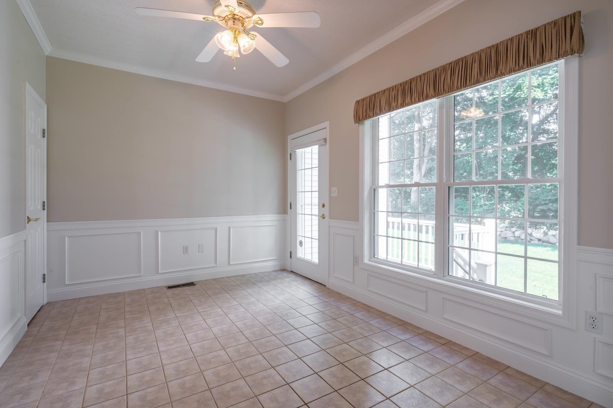 Condominium at 30 Holly Lane # 30, Dracut MA 01826, photo 14 of 42