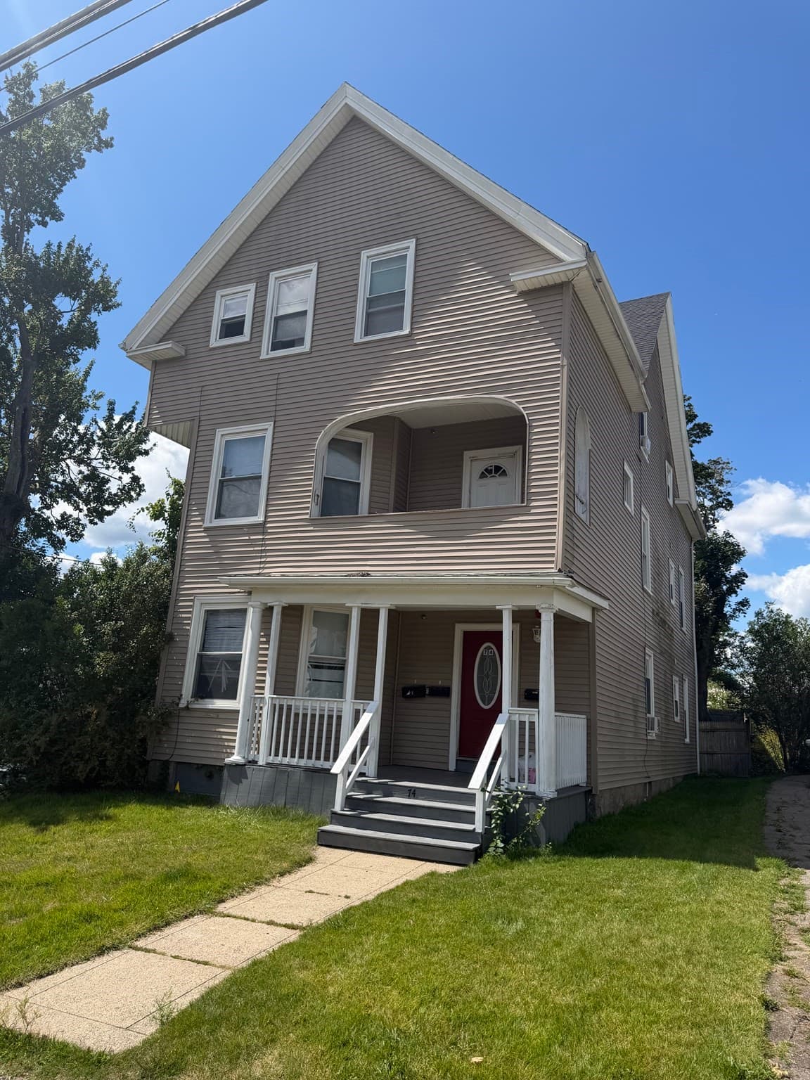 74 Ellis St, Brockton MA 02301