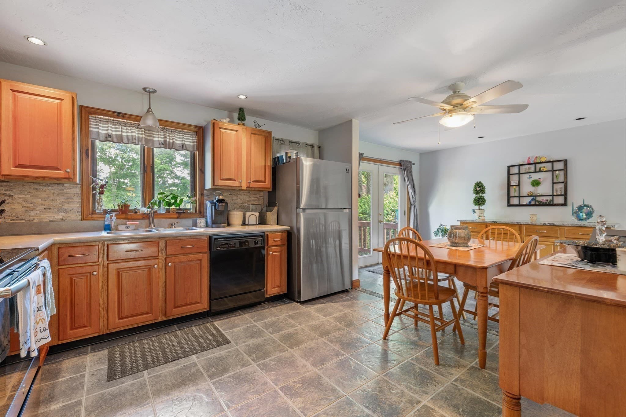 Single Family Residence at 39 Elm St., Auburn MA 01501, Auburn, photo 10 of 42