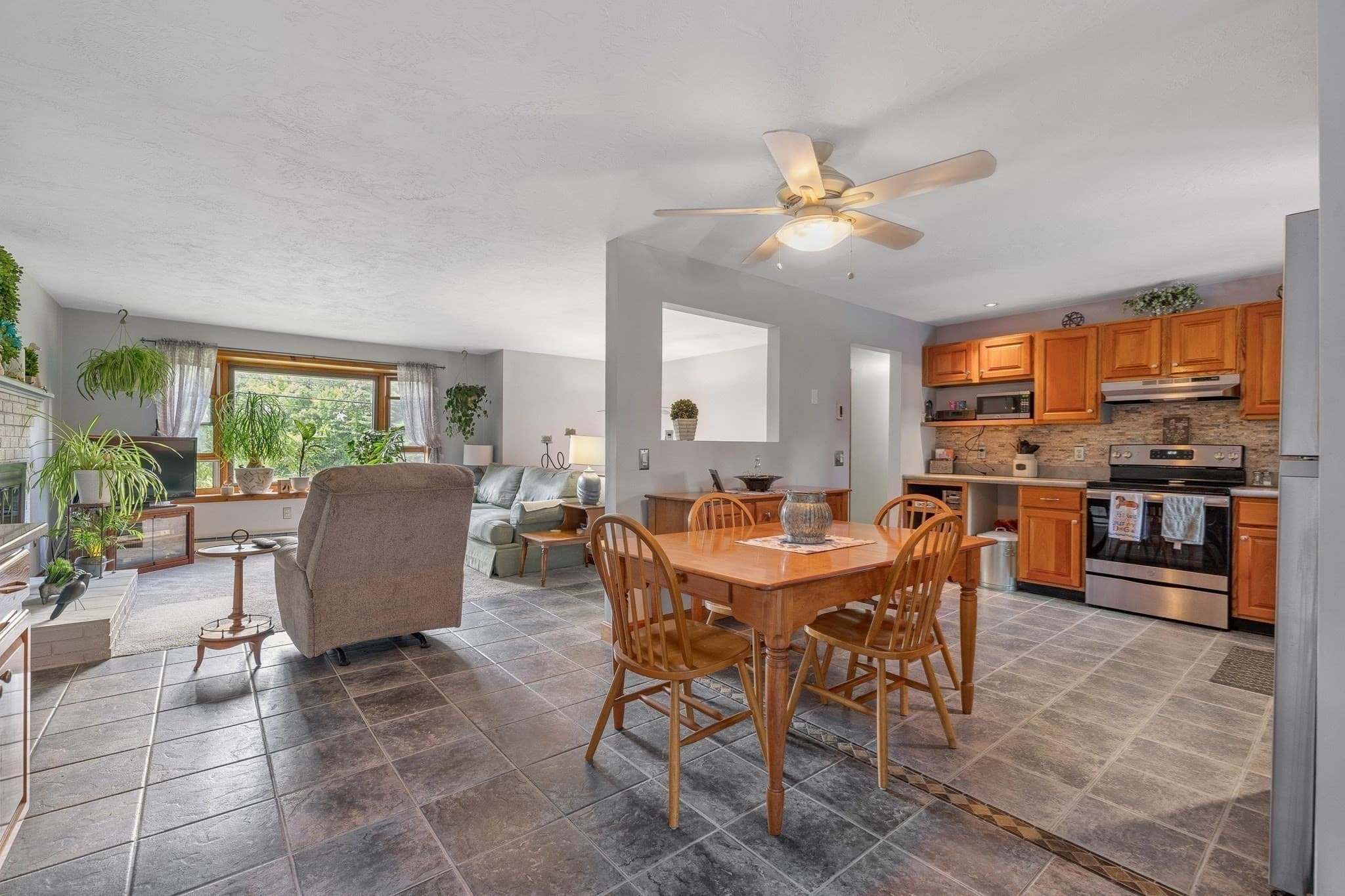 Single Family Residence at 39 Elm St., Auburn MA 01501, Auburn, photo 11 of 42