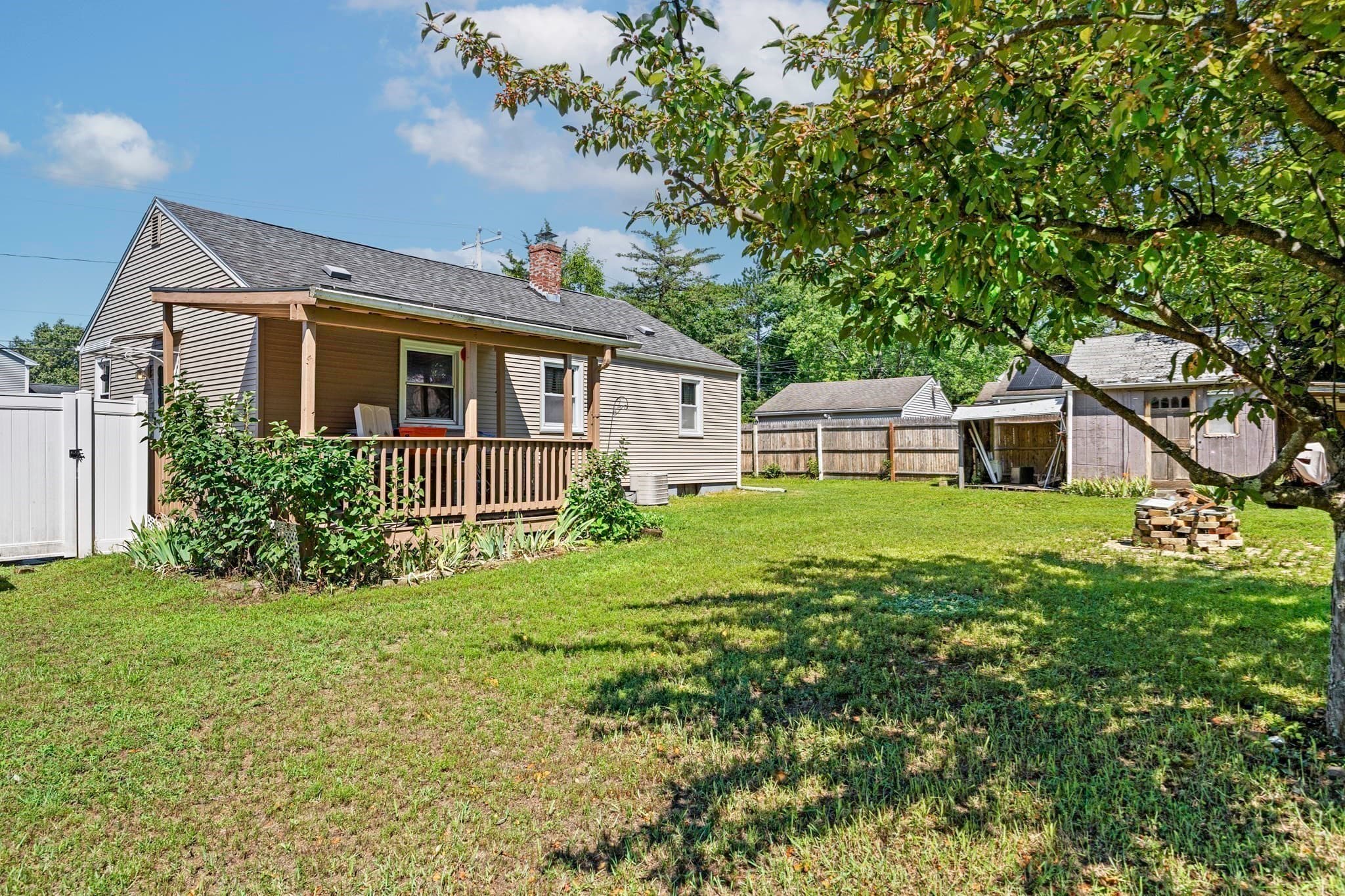 Single Family Residence at 133 Denwall Dr, Springfield MA 01119, Springfield, photo 20 of 27