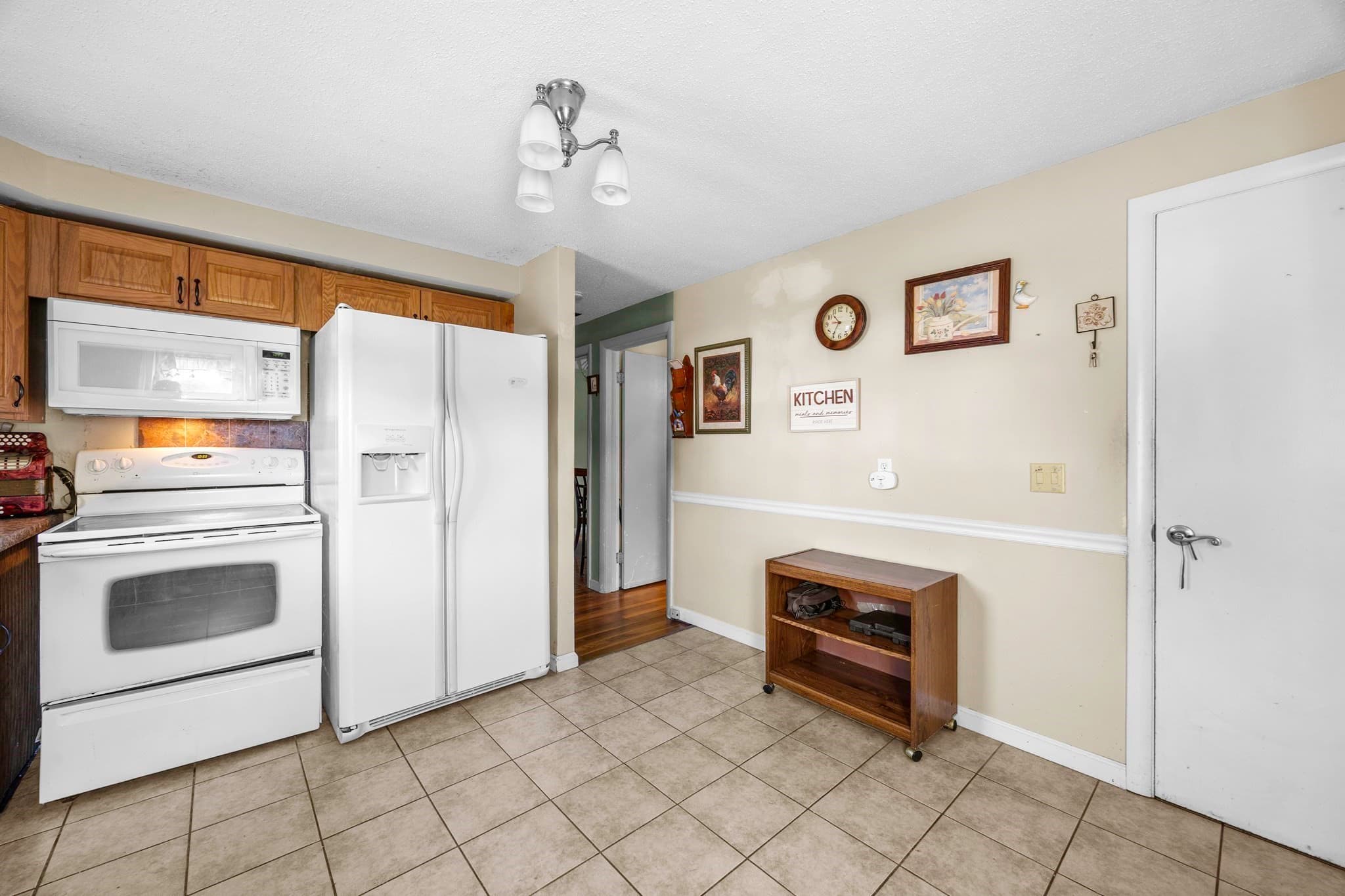 Single Family Residence at 133 Denwall Dr, Springfield MA 01119, Springfield, photo 9 of 27