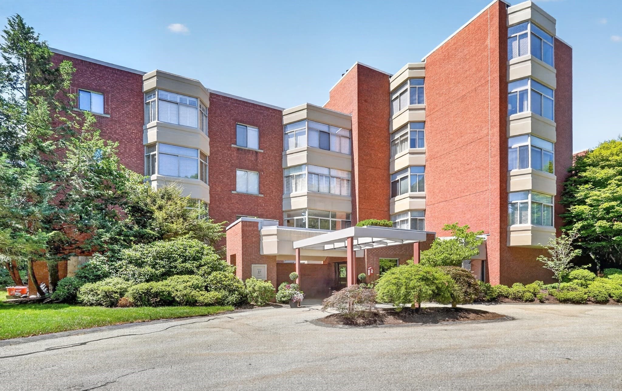 99-10 Florence Street # 2A, Newton MA 02467