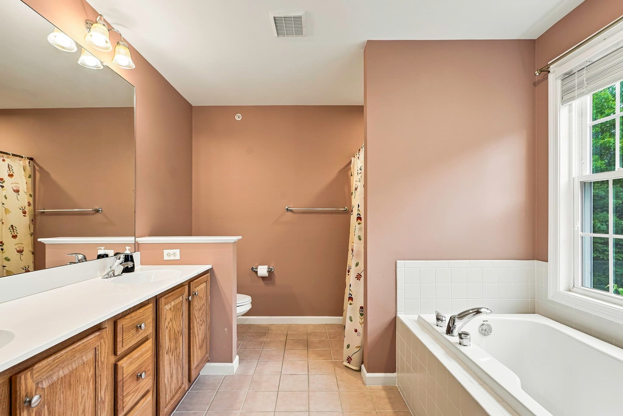 Condominium at 18 Daffodil Ct # 18, Grafton MA 01560, Grafton, photo 23 of 40