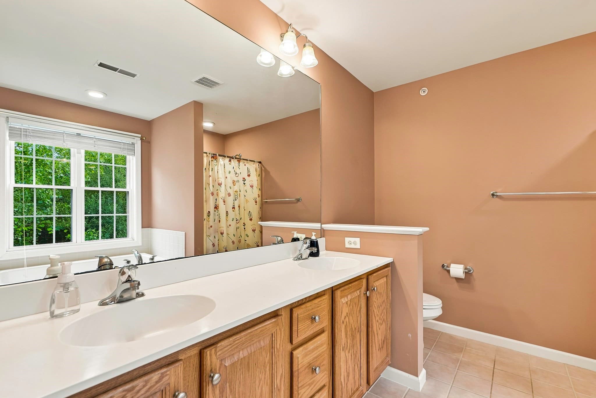 Condominium at 18 Daffodil Ct # 18, Grafton MA 01560, Grafton, photo 24 of 40
