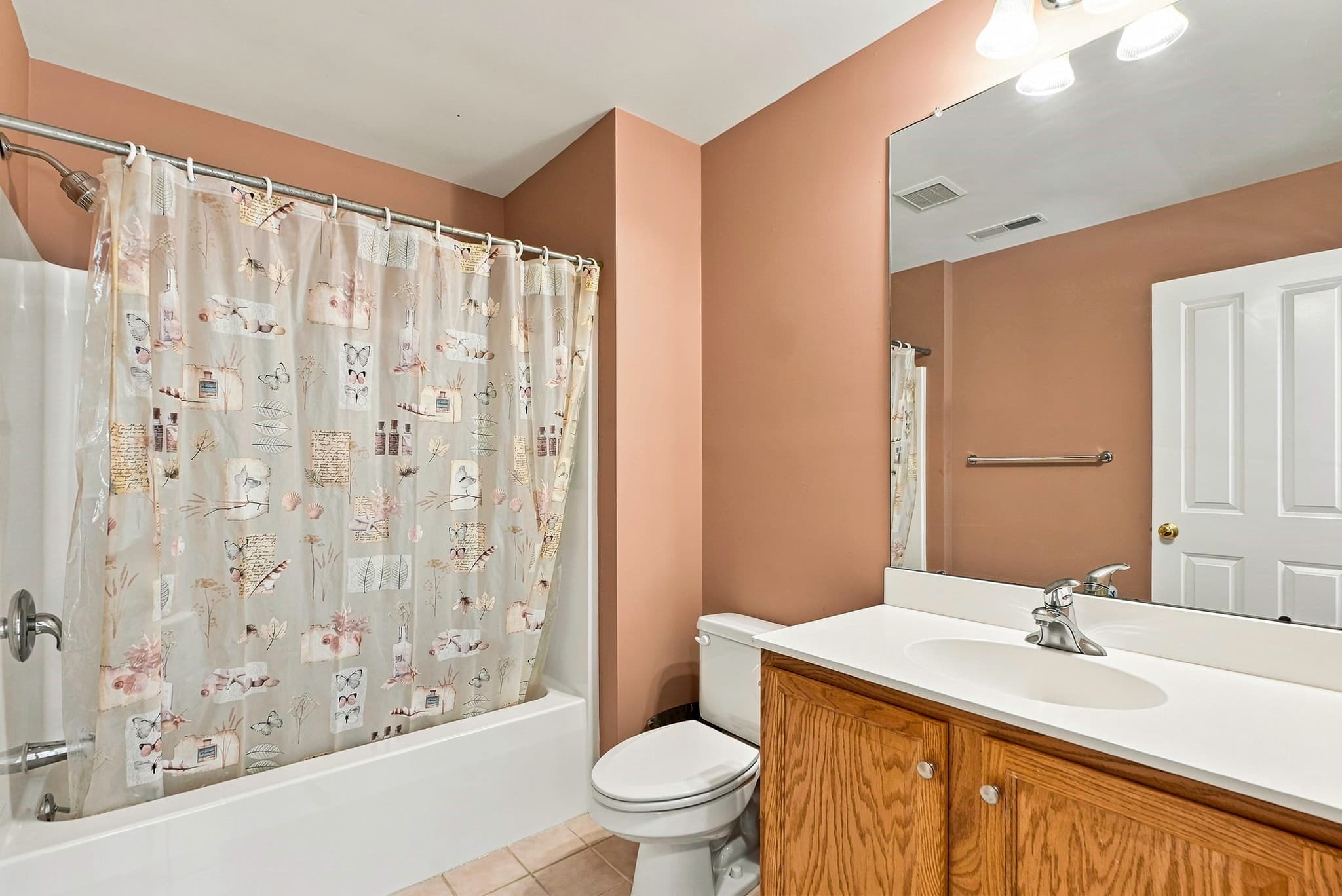 Condominium at 18 Daffodil Ct # 18, Grafton MA 01560, Grafton, photo 30 of 40