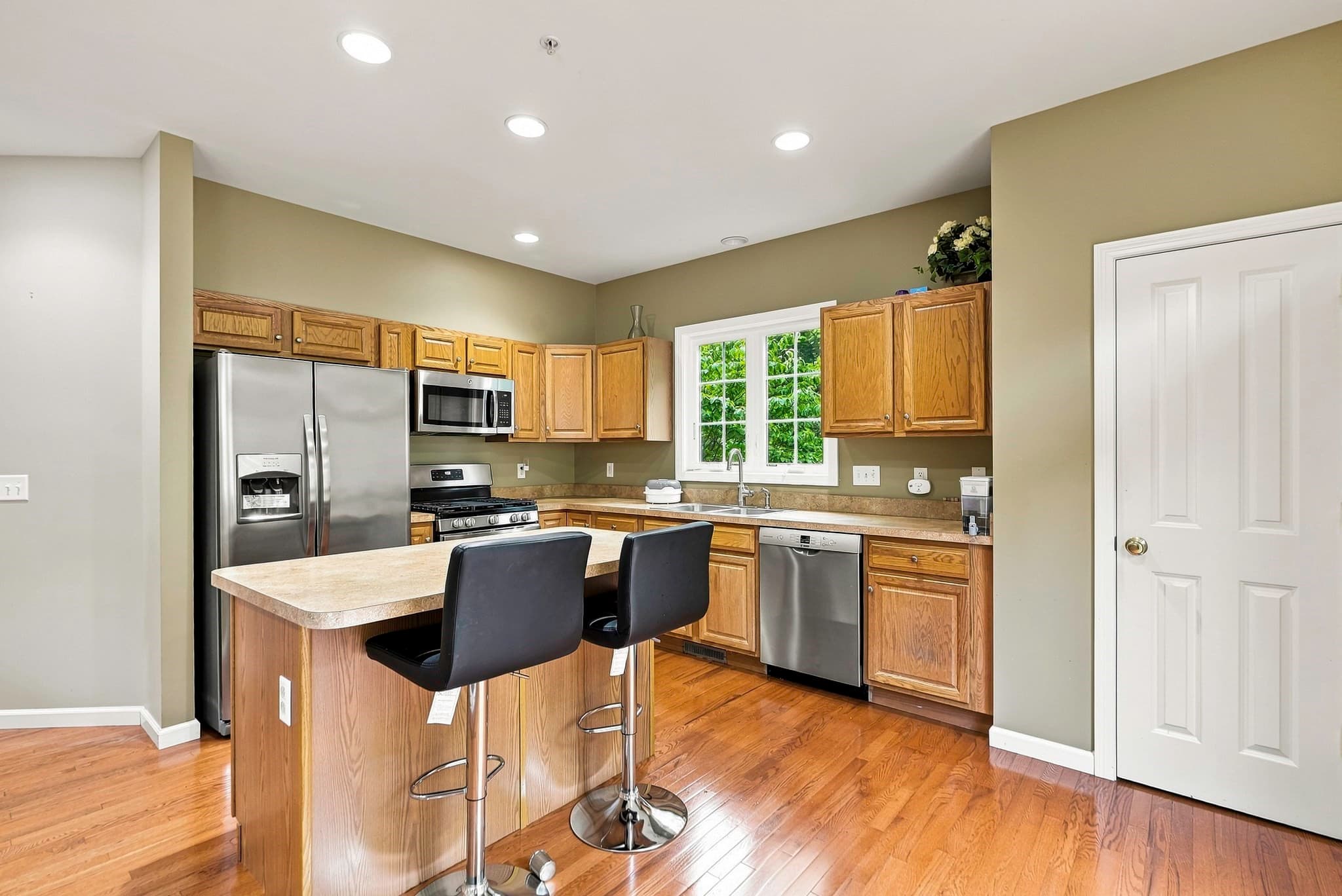 Condominium at 18 Daffodil Ct # 18, Grafton MA 01560, Grafton, photo 8 of 40