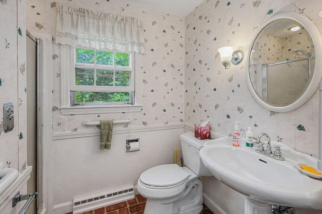 Single Family Residence at 8 Sullivan Avenue, Salem NH 03079, Salem, photo 13 of 41