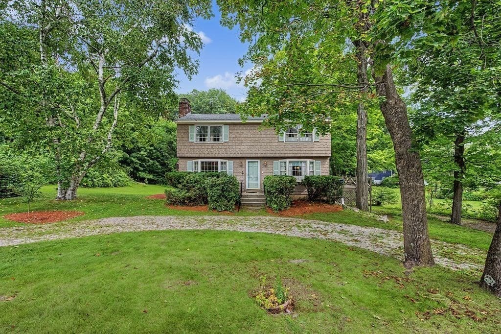 8 Sullivan Avenue, Salem NH 03079