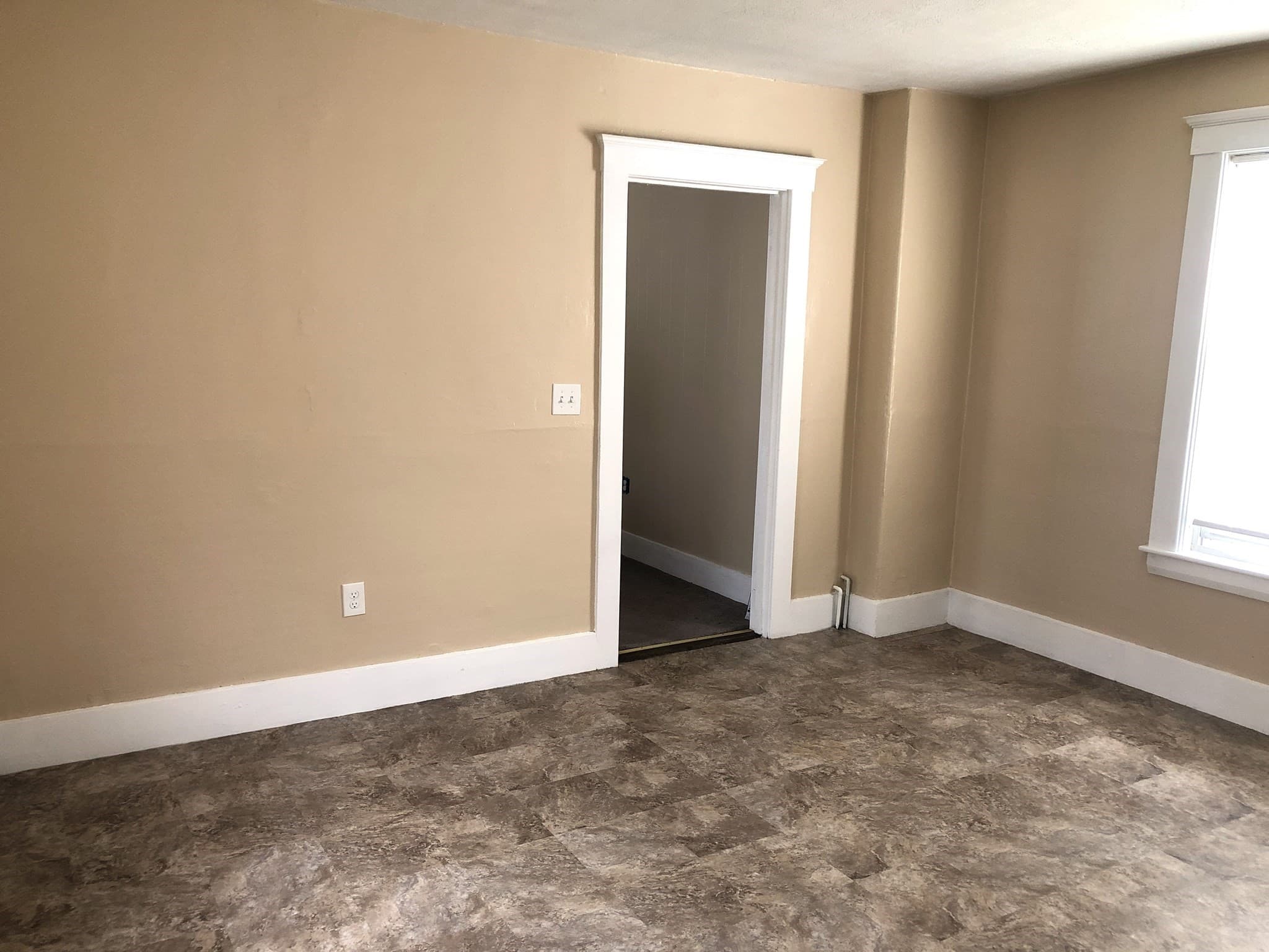 3 Family at 26 Jerome Pl, Leominster MA 01453, Leominster, photo 11 of 39